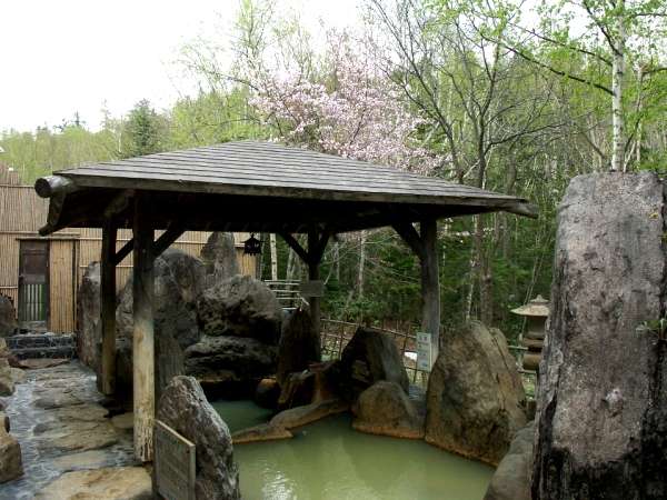 Open-air bath